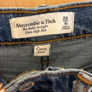 Curve Love Ultra High Rise Ankle Straight Jean size 28